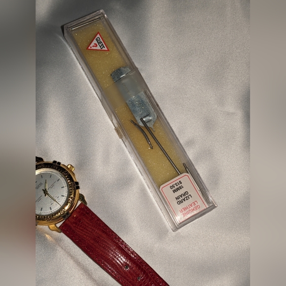 Vintage 1990 Guess Inc watch - Picture 15 of 16
